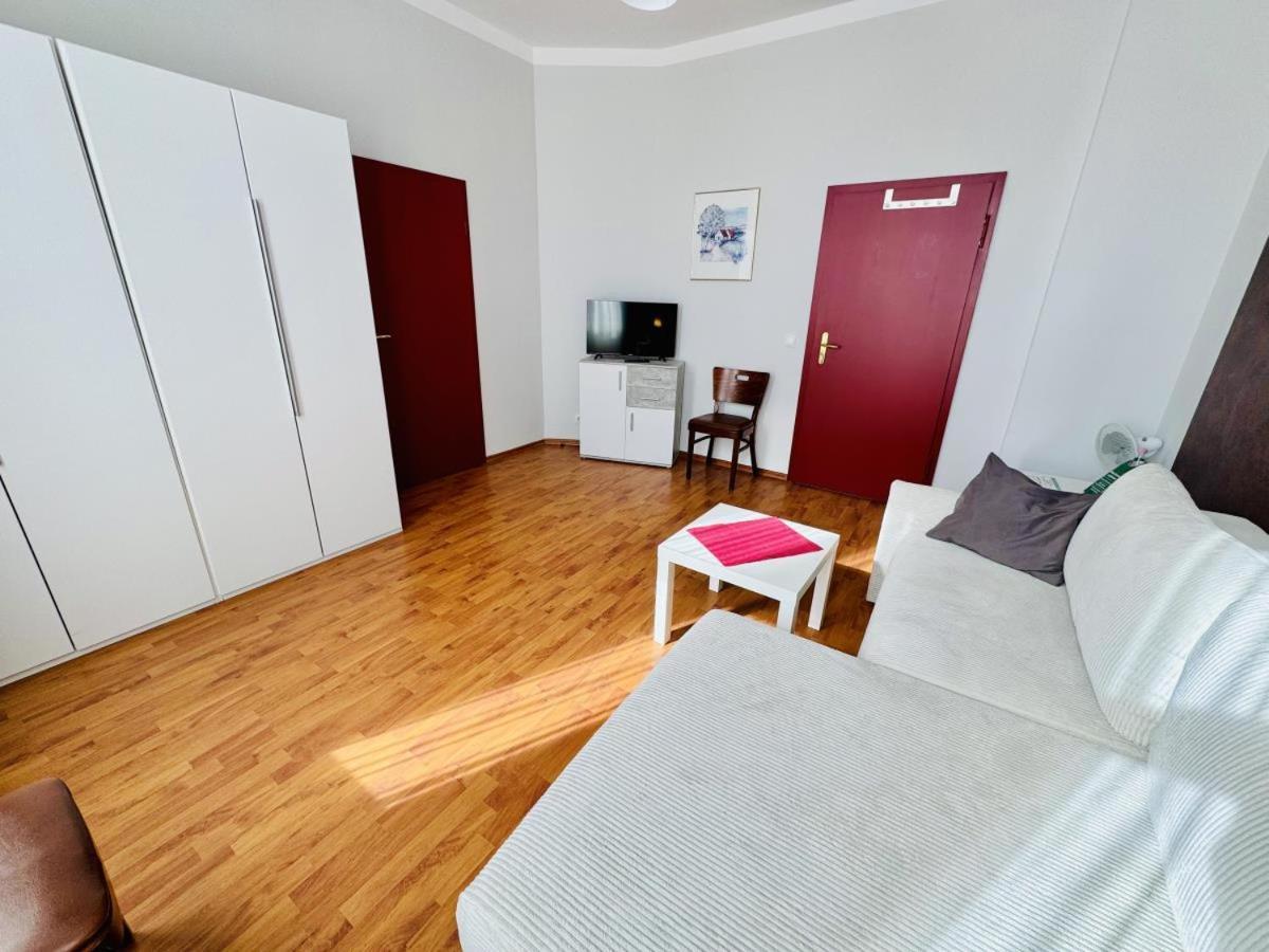 Doppelzimmer Zapfhahn, Direkt Am Alten Strom Rostock Exterior foto